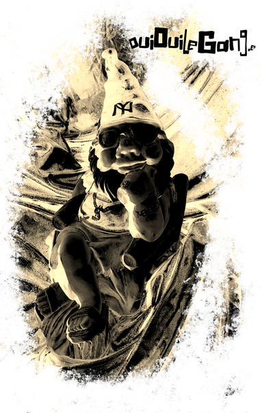 Icône de Oui Oui Le Gang sous la forme d'un nain de jardin street crédible, doré façon médaillon lourd