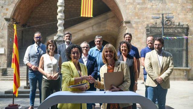 Marta Rovira i Lluïsa Moret després de segellar el pacte d'investidura (ERC/Marc Puig)