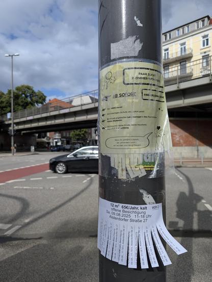 Ein Abreißschilld an einem Laternenmast als Werbung für den Parking Day VCD Nord Junge Ortsgruppe.