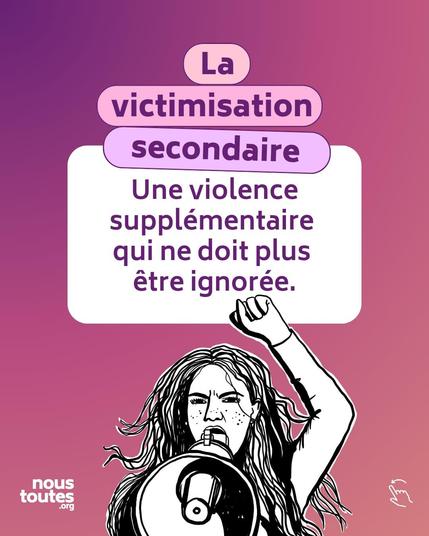 L'ensemble des diapositives possède un fond rose, violet. Les illustrations sont des dessins en noir et blanc. Le logo nous toutes point org apparaît sur chacune.

Titre de cette première diapositive : La victimisation secondaire. 
Sous-titre : une violence supplémentaire qui ne doit plus être ignorée
Illustration : une personne qui crie dans un mégaphone, le poing levé, le visage en colère, cheveux longs.