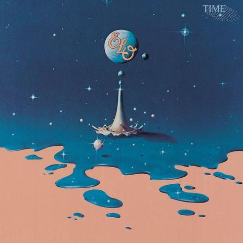 Portada del disco TIME de la Electric Light Orchestra, en él se ve un cuadro abstracto en el que una superficie color arena rosada está manchada por un liquido azul salpicado de estrellas simulando ser el cosmos. En medio se ve el efecto de una gota muy grande salpicando planetas en torno al cono del resto del 'rebote' de esa gota sobre el líquido. El logo de la banda está sobre el planeta más grande, sobre dicho 'cono'