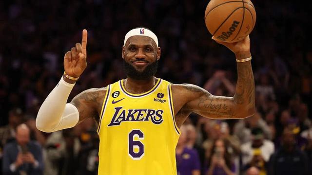 LeBron James (2)
