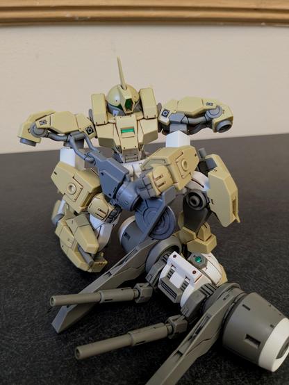 The HG Demi Barding kneeling down while holding the rotary saw from the Daedalus system. It is kneeling over its drone backpack.