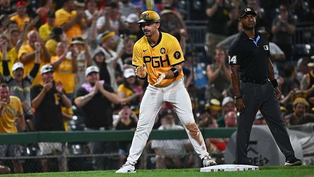 Bryan Reynolds hits 2-out, 2-run triple in 8th as Pirates rally past Reds
