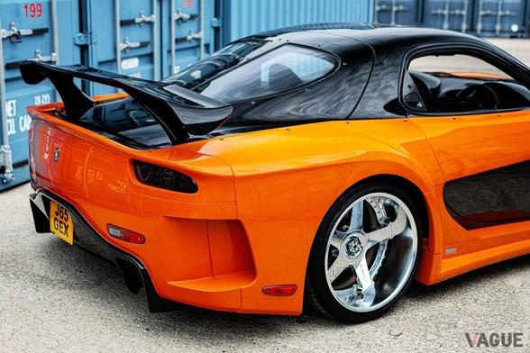 ヴェイルサイド製ボディキットを装着した1992年式マツダ「RX-7」