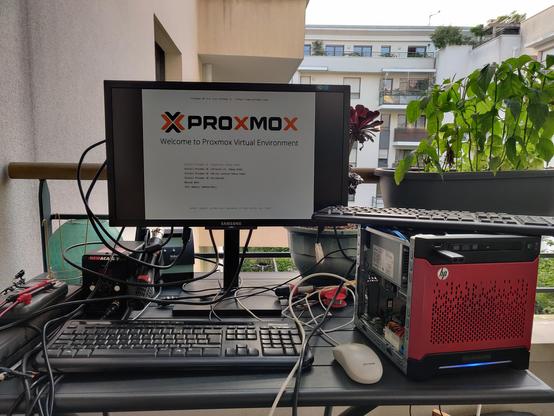 PC sur l'écran de démarrage de proxmox