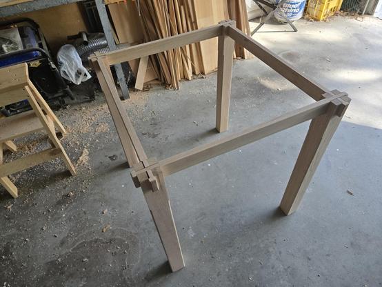 final image of the table dry fit standing iny garage.
