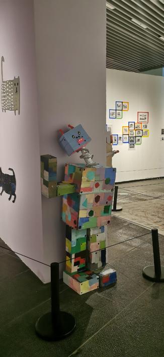 展厅装置
木盒“机器人”