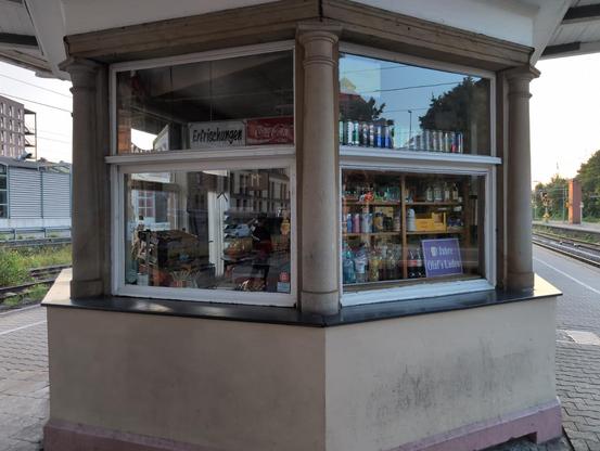 Olaf's Laden, ein ikonischer alter Kiosk im Hauptbahnhof Osnabrück