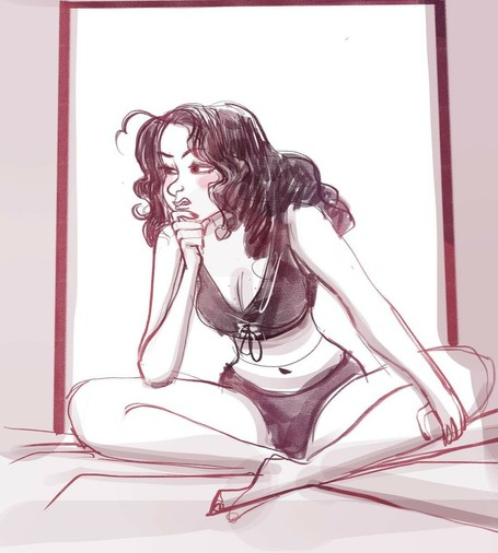 Das Bild zeigt eine skizzenhafte Darstellung einer Frau, die in einem intimen, möglicherweise privaten Raum sitzt. Sie trägt ein schwarzes Spitzen-BH und Slip. Ihre langen, welligen Haare fallen ihr über die Schultern. Die Frau sitzt mit gekreuzten Beinen auf einem Bett, ihre rechte Hand ruht auf ihrem Knie, während sie mit der linken Hand ihren Kinnbereich berührt. Sie hat einen nachdenklichen oder besorgten Gesichtsausdruck. Die Umgebung ist schlicht, mit einem helleren Hintergrund, der die Figur hervorhebt. Die Zeichnung ist in einem roten Farbton gehalten, was eine warme und intime Atmosphäre vermittelt.