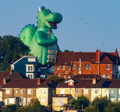 Oggy the green dragon hot air balloon rises up above houses in Bristol, UK in August 2025.
📸 by Paul Gillis/Reach PLC