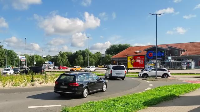 Plakatwerbung am Kreisverkehr