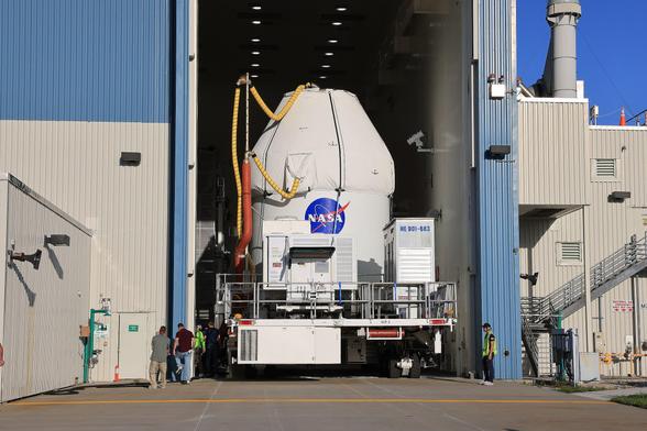 Artemis_II_Orion_move_from_MPPF_to_LASF_(KSC-20250809-PH-KLS01_0028).jpg