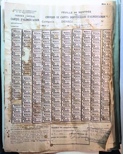 Une feuille remplie de tickets d'alimentation de sucre (25 grammes à l'unité) remplie par l'épicerie centrale de Brionne.