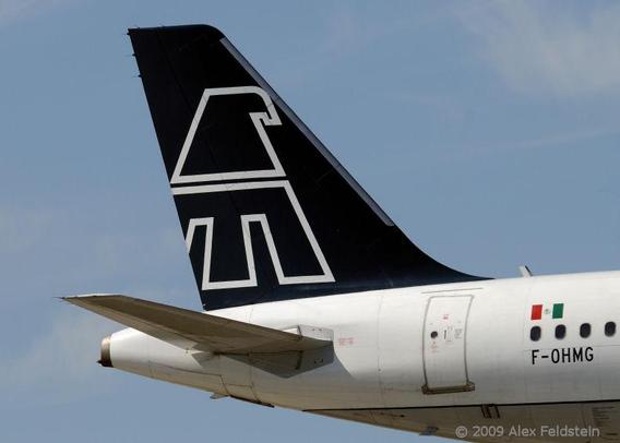 Mexicana Airbus A320 tail shot
