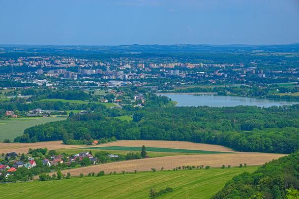 Pohled na Frýdek-Místek a přehradu Olešná.