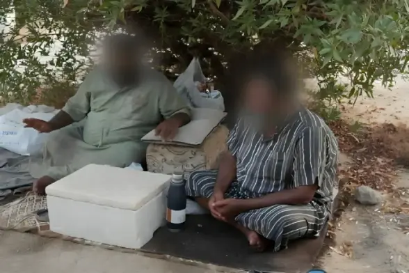 صحيفة المرصد - بالفيديو.. شقيقان كويتيان يعيشان في حديقة عامة منذ 50 يوماً بعد طردهما لعدم دفع الإيجار