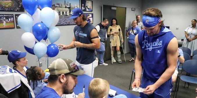 Children's Mercy patients sign autographs for Royals players