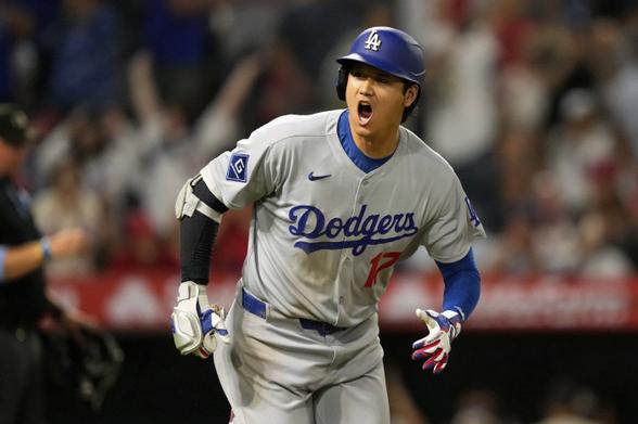 The Los Angeles Dodgers have fallen into giants Ohtani and nine dwarves. Ohtani hits 4G consecutive home runs, and the team has lost 3 consecutive games. You're going to miss the top spot on Earth