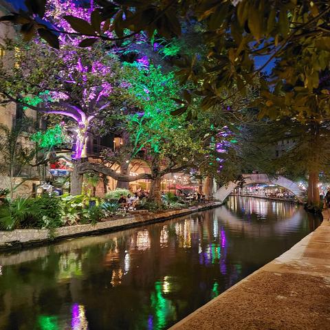 riverwalk, lights reflected