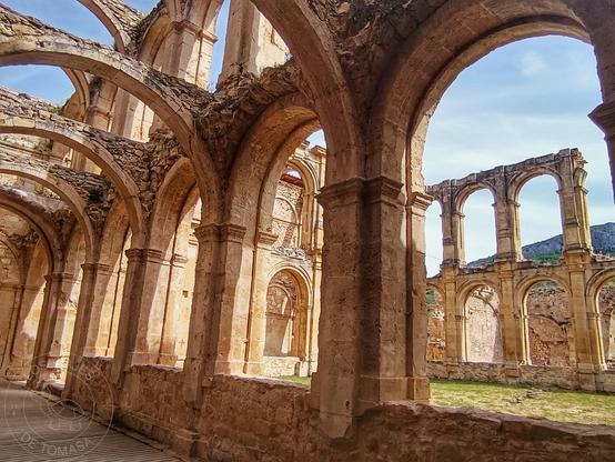 Claustro del monasterio de Rioseco (Burgos)
