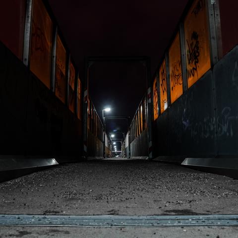 Der ehemalige Voltasteg in Mannheim bei Nacht, für viele ein Angstraum, für Hobbyfotografen und Trainspotter ein wahrer Paradiesfleck