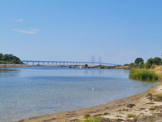 Picture of the Øresund bridge from the Swedish side.