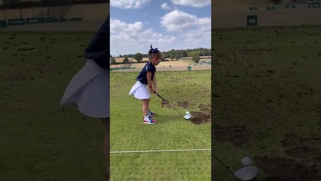 This little girl is in her Happy Gilmore era 👏