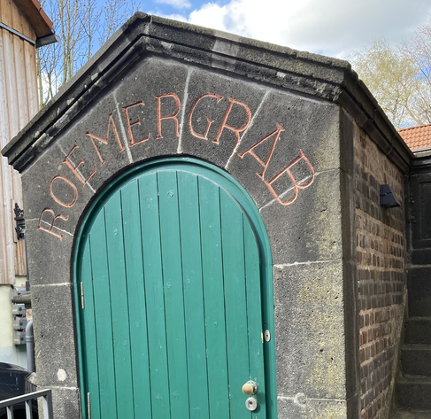 Eingang vom Römergrab in Köln-Weiden