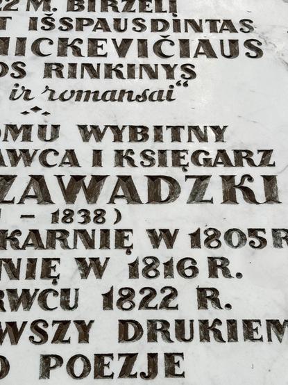 Memorial plaque in Vilnius, stone-carved inscription in Lithuanian and Polish featuring drop-shaped ogoneks.