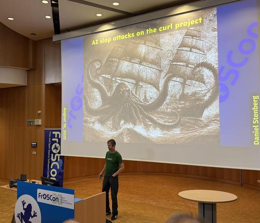 Daniel Stenberg bei seinem Vortrag auf der FrOScon 2025