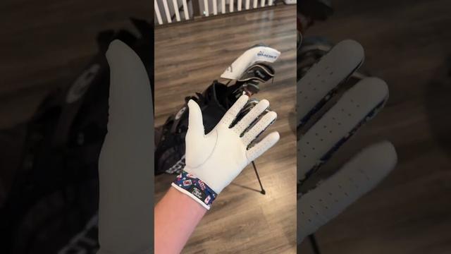 This golf glove is so clean