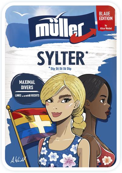 Eine Käsepackung mit einem "Müller"-Logo. Darauf zu sehen eine Zeichnung von Alice Weidel und ihrer Partnerin. Im Hintergrund eine regenbogenfarbene Schweizer Flagge.