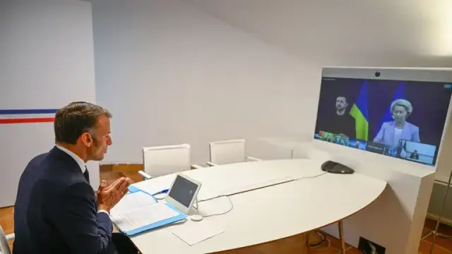 Macron alone in the office using a hardware solution for video conferencing