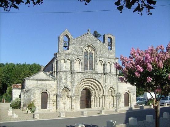Eglise Saint-Vivien à #Pons (#CharenteMaritime) Construction XIIe siècle. Façade : classement par arrêté du 23 février 1912.
Suite 👉 https://monumentum.fr/monument-historique/pa00104845/pons-eglise-saint-vivien
#Patrimoine #MonumentHistorique
Photo CC-BY-SA 4.0 : Cobber17