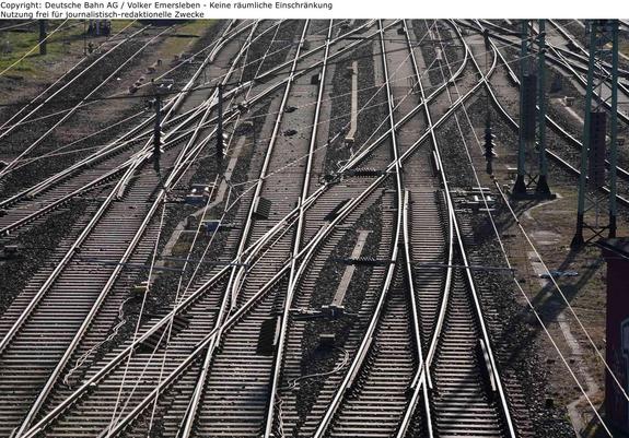 Cottbus Hbf - östliche Ein-/Ausfahrt - Weichen / Gleise / Oberleitung
Aufnahmejahr 2021