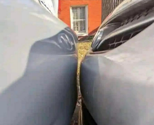 autos muy cerquita casi tocandose