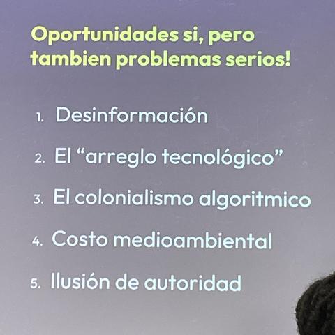 Diapositiva "Oportunidades sí, pero también problemas serios!" 1. Desinformación 2. El "arreglo tecnológico" 3. El colonialismo algorítmico 4. Costo medioambiental 5. Ilusión de autoridad
