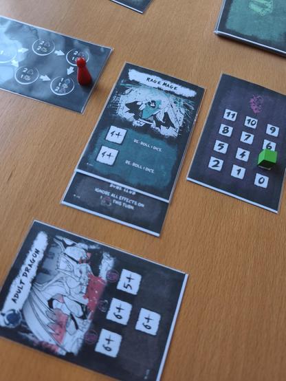 Links Dungeon Raum Karte, Mitte Charakter Rage Mage , rechts Health Tracker (3 von 11) und unten besiegter Dragon