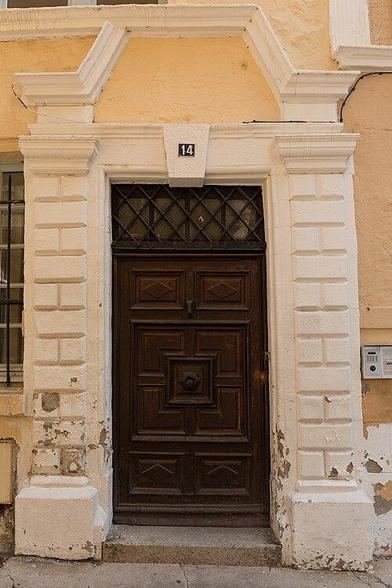 Maison Renaissance à #LePuyenVelay (#HauteLoire) Le n°14 formait, au XVIe siècle, deux maisons distinctes. La maison Bonjour était, au XVIIe siècle, une dépendance de l'hôtel de Maillhet et se distingue de sa v...
Suite 👉 https://monumentum.fr/monument-historique/pa00092803/le-puy-en-velay-maison-renaissance
#Patrimoine #MonumentHistorique
Photo CC-BY-SA 4.0 : Pymouss