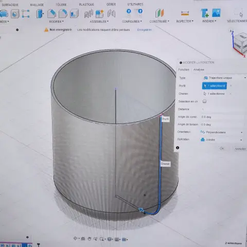 Screenshot de la conception d'un pot de fleur sur Fusion360.