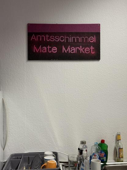 Een bordje met de tekst "Amtsschimmel Mate Market"