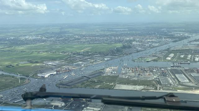 Zicht over de intocht van #sail2025 richting Amsterdam