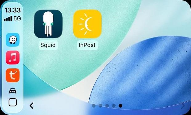 Obraz wyświetla ekran smartfona z jasnoniebieskim abstrakcyjnym tłem. Widoczne są dwie ikony aplikacji: jedna oznaczona jako “Squid” z wzorem ośmiornicy, a druga oznaczona jako “InPost” z ikoną słońca. Pasek stanu pokazuje czas.