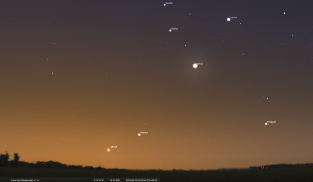 Simulierter Anblick des Morgenhimmels mit Mondsichel und Planeten.