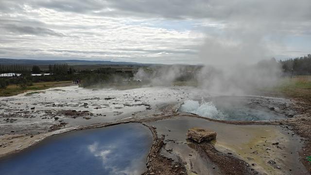 Vacation over so prep time for this week's podcast!

In the meantime, here's some photos and videos, all taken on my #Oneplus13

Photo Gallery - https://www.pateln01.com/2025/08/iceland-081025-081925-11-day.html

Youtube Playlist - https://www.youtube.com/playlist?list=PLH9X4m3s2fcdnNUYxsflD2iEaLhQa9svp

#Android #Oneplus #Iceland #BlueLagoon #waterfall #geysir #lake