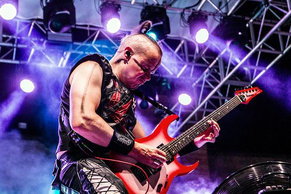 Picture: Ensiferum by Neave Visual Art / La Factoría del Ritmo / Collector's Series DIY 

#Festival #rockero playero, 'Sun & Thunder', #Marenostrum en colaboración y producción conjunta, con la promotora que vela por el estupendo #Z!LiveRockFest de Zamora. #Metalsky #Metal #Heavy-Metal #Hard-Rock https://collectorseriesdiy.blogspot.com/2025/08/el-mejor-y-mas-potente-formato-de-metal_22.html #Death-Metal #Power-Metal #Glam-Metal #Rock