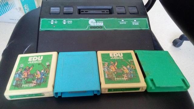 Consola Edu Games y cuatro cartuchos