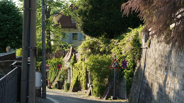 Weiter oben an der selben Straße, Bahn nicht im Blick