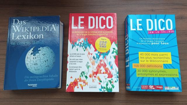 Dictionnaires dont le contenu provient du Wiktionnaire et de Wikipédia